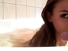 Webcam Girl Dildo Fun In Bath Tub